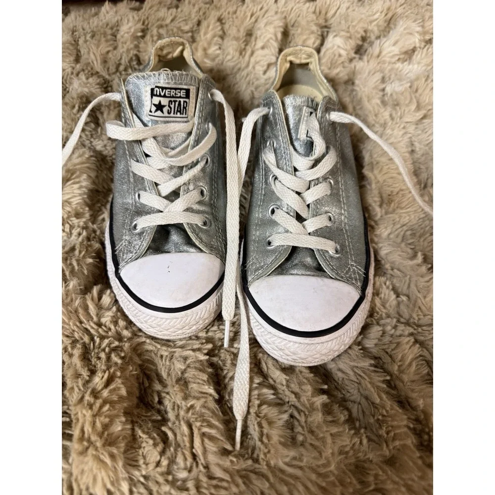 Converse Chuck Taylor All Star Kids Low Top Lace-Up Sneakers Silver US 2.5